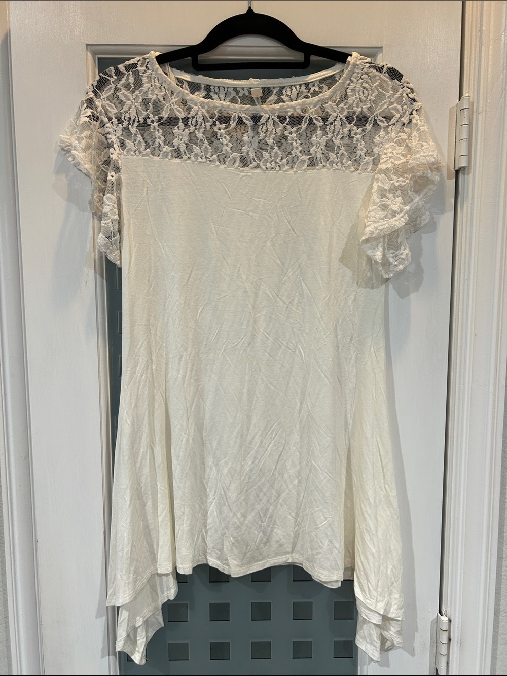 Emerald Ivory Lace Yoke Short Sleeve Tunic